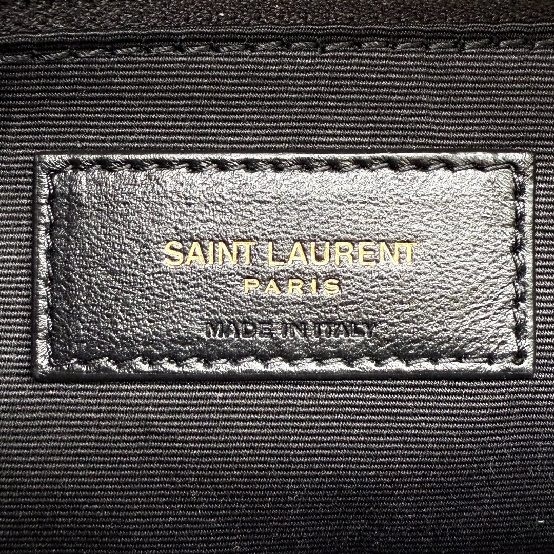https://cdn.shopify.com/s/files/1/0564/9376/8855/files/Saint_Laurent_Handtasche_Loulou_Puffer_medium_Denim_blau_handbag0795.webp?v=1761266219