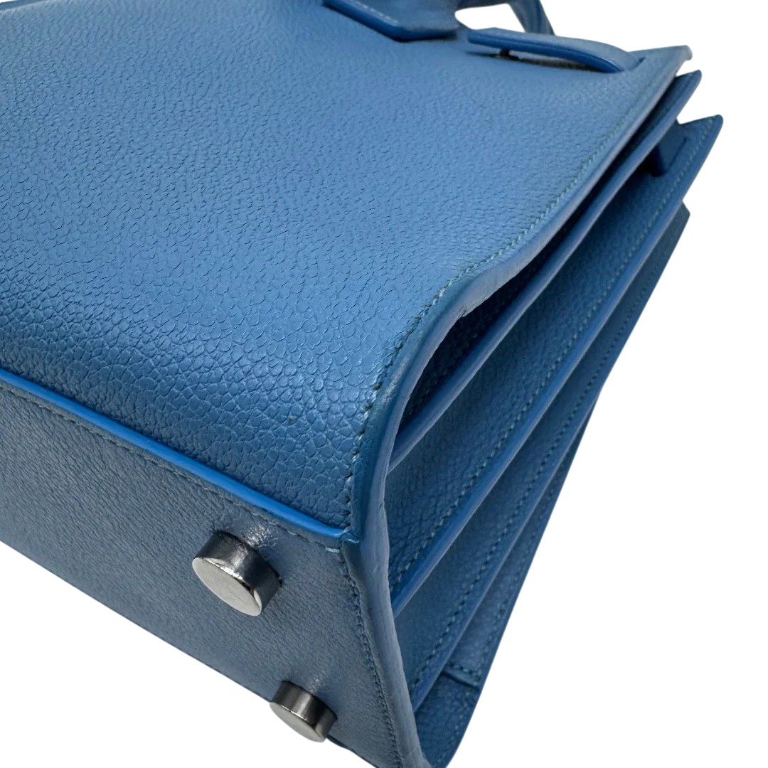 https://cdn.shopify.com/s/files/1/0564/9376/8855/files/Saint_Laurent_Handtasche_Sac_de_Jour_Nano_Leder_hellblau_vintage0128.webp?v=1775655025