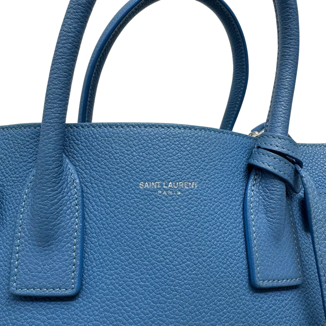 https://cdn.shopify.com/s/files/1/0564/9376/8855/files/Saint_Laurent_Handtasche_Sac_de_Jour_Nano_Leder_hellblau_vintage0133.webp?v=1775655025