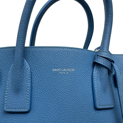 https://cdn.shopify.com/s/files/1/0564/9376/8855/files/Saint_Laurent_Handtasche_Sac_de_Jour_Nano_Leder_hellblau_vintage0133.webp?v=1775655025