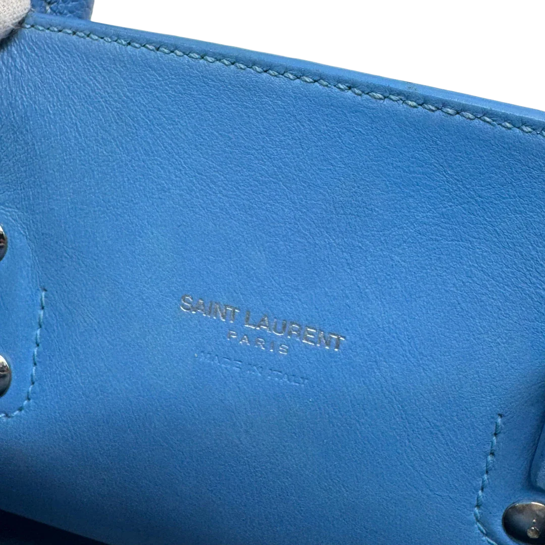 https://cdn.shopify.com/s/files/1/0564/9376/8855/files/Saint_Laurent_Handtasche_Sac_de_Jour_Nano_Leder_hellblau_vintage0141.webp?v=1775655025