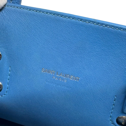 https://cdn.shopify.com/s/files/1/0564/9376/8855/files/Saint_Laurent_Handtasche_Sac_de_Jour_Nano_Leder_hellblau_vintage0141.webp?v=1775655025