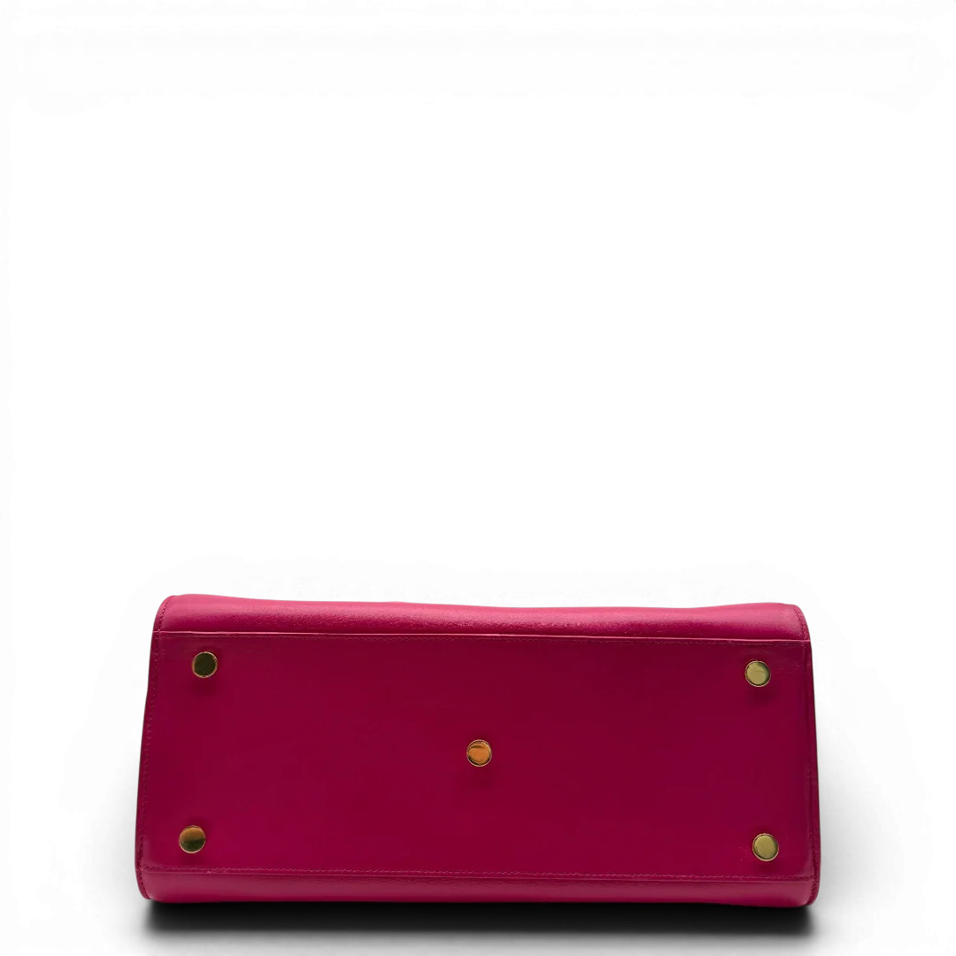https://cdn.shopify.com/s/files/1/0564/9376/8855/files/Saint_Laurent_Handtasche_Sac_de_Jour_medium_aus_Leder_pink_vintage_YSL7103.webp?v=1779895629