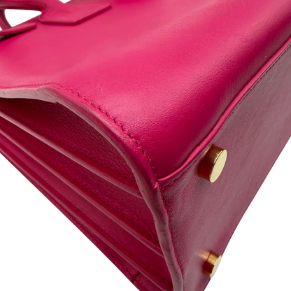 https://cdn.shopify.com/s/files/1/0564/9376/8855/files/Saint_Laurent_Handtasche_Sac_de_Jour_medium_aus_Leder_pink_vintage_YSL7104.webp?v=1779895630