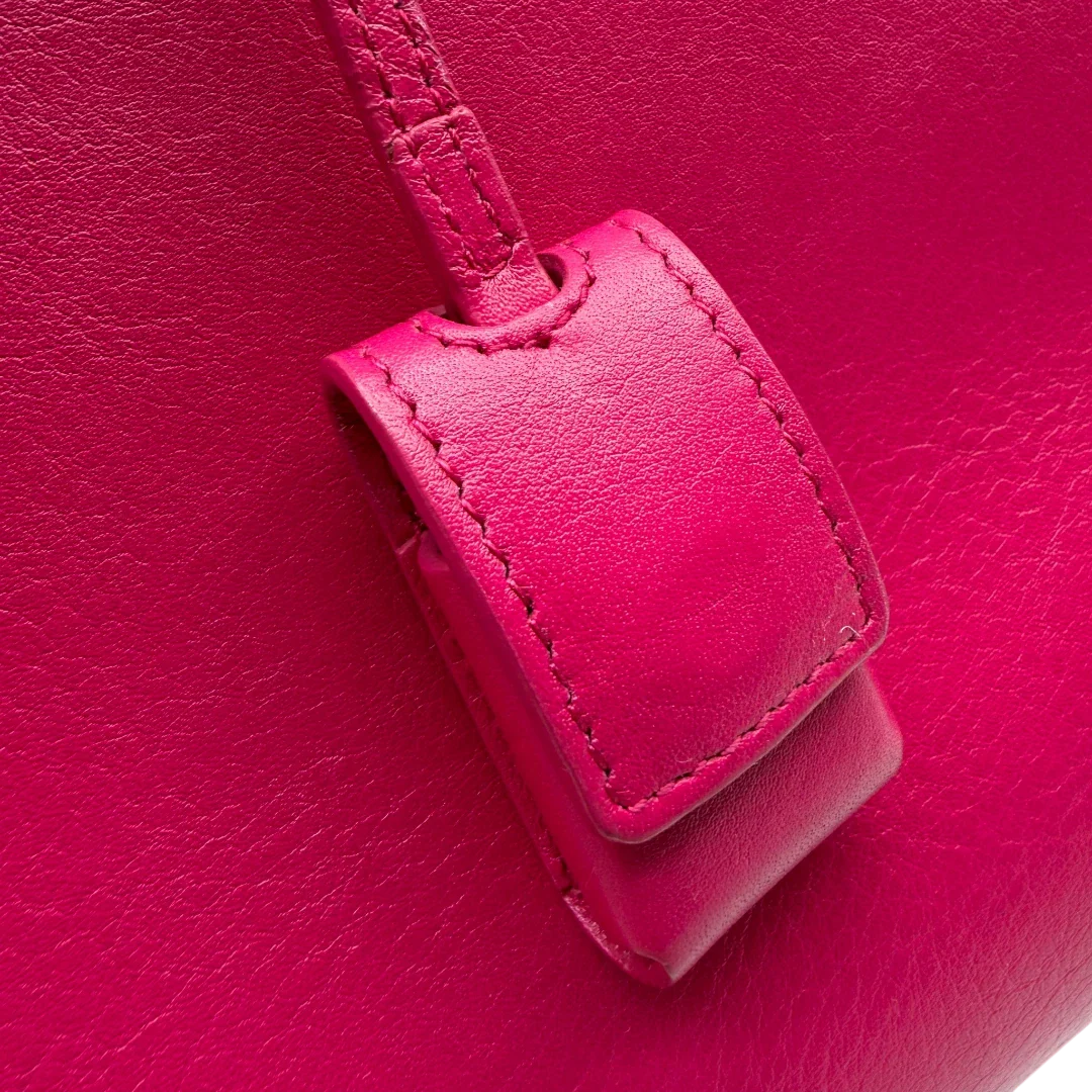 https://cdn.shopify.com/s/files/1/0564/9376/8855/files/Saint_Laurent_Handtasche_Sac_de_Jour_medium_aus_Leder_pink_vintage_YSL7109.webp?v=1779895630
