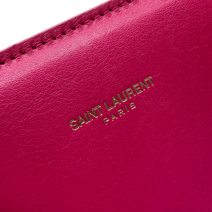 https://cdn.shopify.com/s/files/1/0564/9376/8855/files/Saint_Laurent_Handtasche_Sac_de_Jour_medium_aus_Leder_pink_vintage_YSL7110.webp?v=1779895630