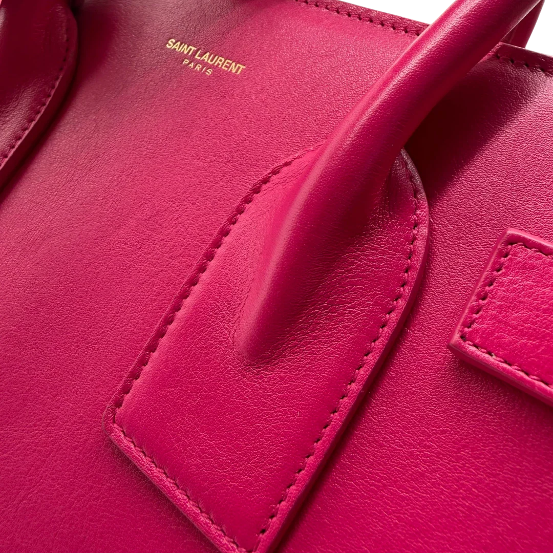 https://cdn.shopify.com/s/files/1/0564/9376/8855/files/Saint_Laurent_Handtasche_Sac_de_Jour_medium_aus_Leder_pink_vintage_YSL7111.webp?v=1779895631