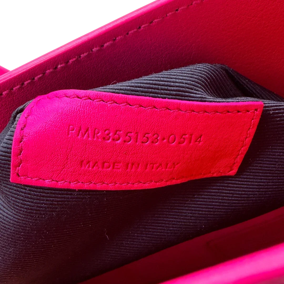 https://cdn.shopify.com/s/files/1/0564/9376/8855/files/Saint_Laurent_Handtasche_Sac_de_Jour_medium_aus_Leder_pink_vintage_YSL7116.webp?v=1779895630