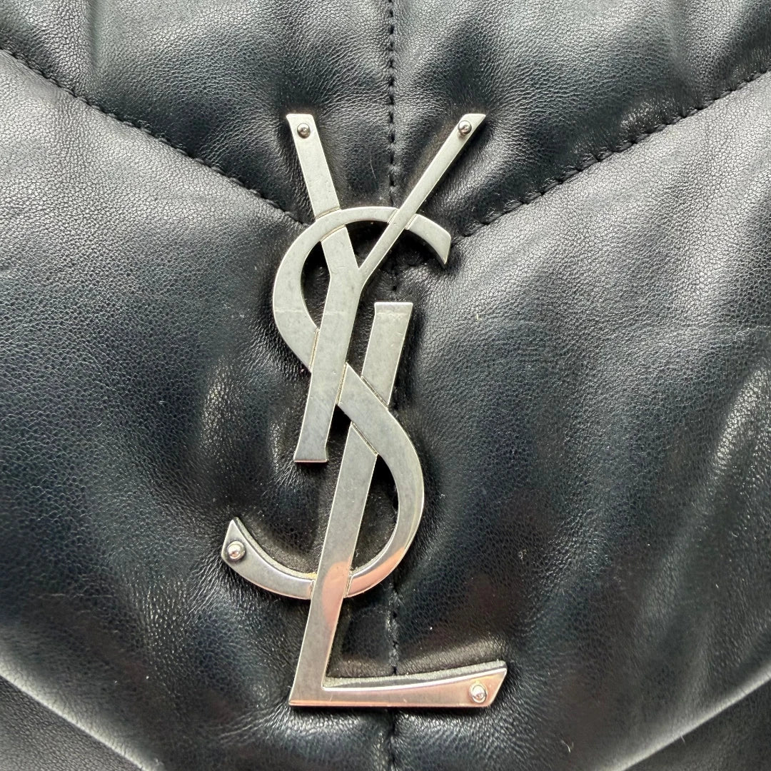 https://cdn.shopify.com/s/files/1/0564/9376/8855/files/Saint_Laurent_Loulou_Medium_Handtasche_Umhangetasche_Leder_schwarz_vintage_YSL4007.webp?v=1775066186