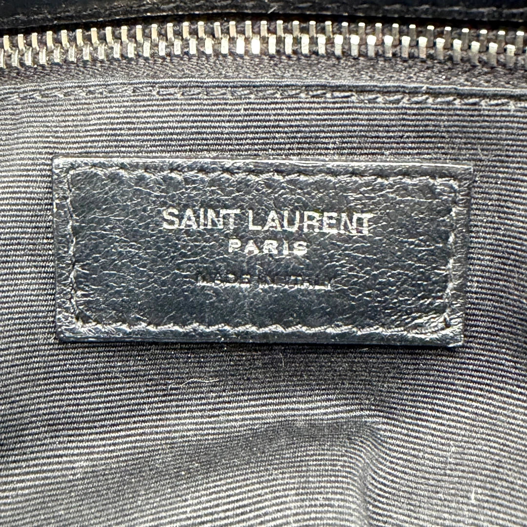 https://cdn.shopify.com/s/files/1/0564/9376/8855/files/Saint_Laurent_Loulou_Medium_Handtasche_Umhangetasche_Leder_schwarz_vintage_YSL4012.webp?v=1775066186