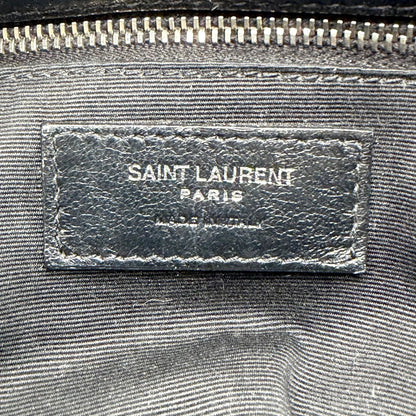 https://cdn.shopify.com/s/files/1/0564/9376/8855/files/Saint_Laurent_Loulou_Medium_Handtasche_Umhangetasche_Leder_schwarz_vintage_YSL4012.webp?v=1775066186