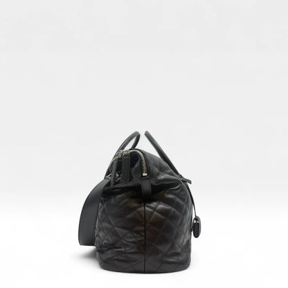 https://cdn.shopify.com/s/files/1/0564/9376/8855/files/Saint_Laurent_Reisetasche_ES_Giant_Quilted_aus_Leder_schwarz0901.webp?v=1761266314