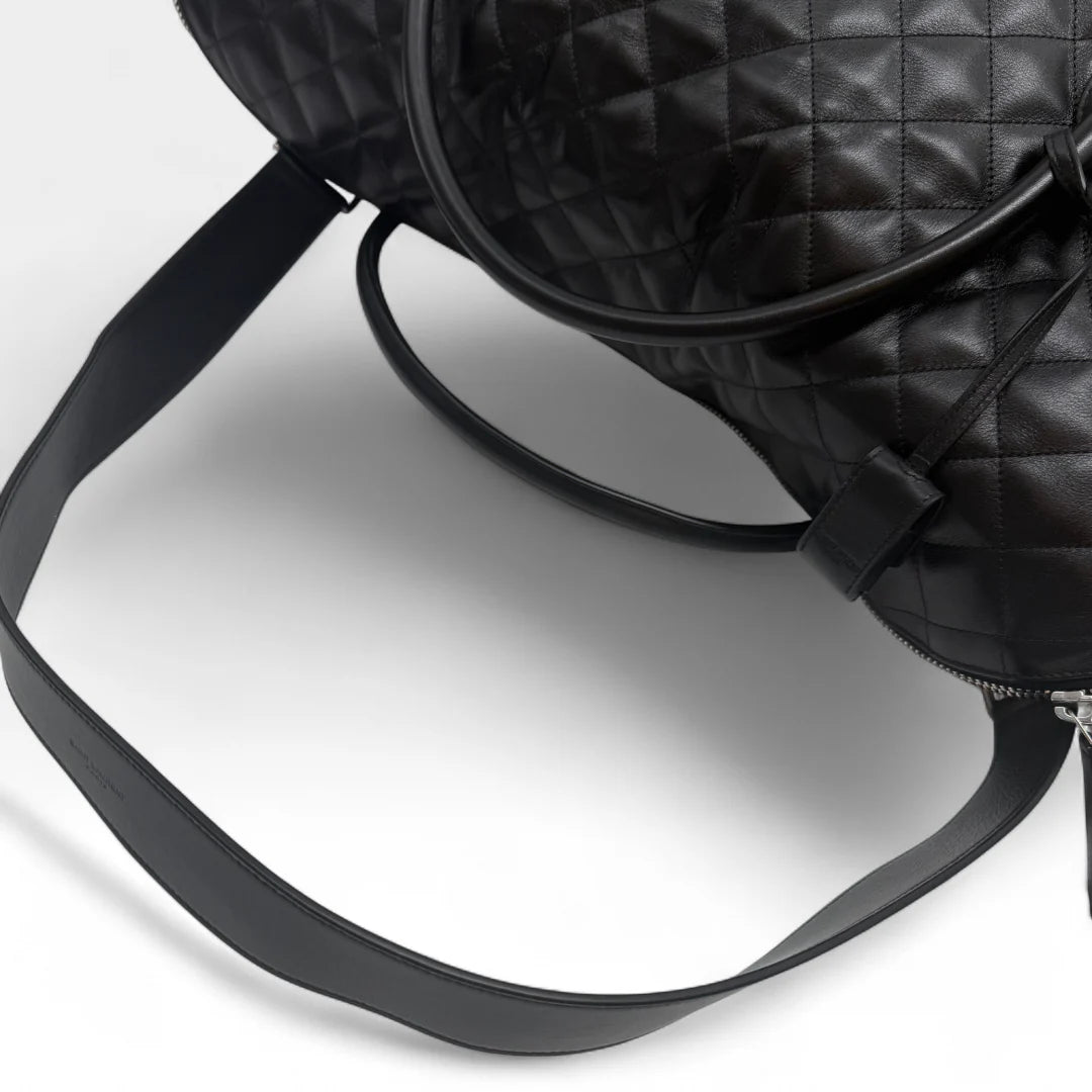 https://cdn.shopify.com/s/files/1/0564/9376/8855/files/Saint_Laurent_Reisetasche_ES_Giant_Quilted_aus_Leder_schwarz0913.webp?v=1761266314