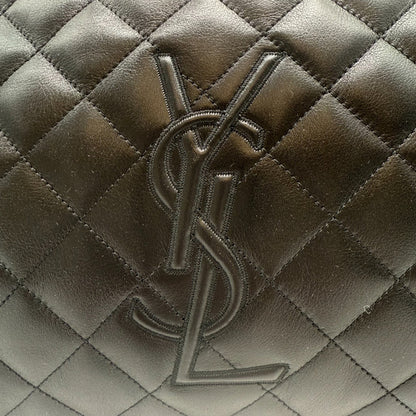 https://cdn.shopify.com/s/files/1/0564/9376/8855/files/Saint_Laurent_Reisetasche_ES_Giant_Quilted_aus_Leder_schwarz0916.webp?v=1761266314