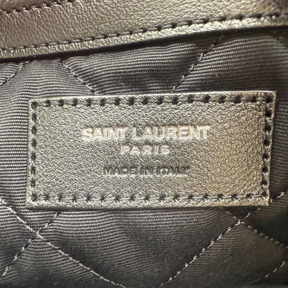 https://cdn.shopify.com/s/files/1/0564/9376/8855/files/Saint_Laurent_Reisetasche_ES_Giant_Quilted_aus_Leder_schwarz0923.webp?v=1761266314