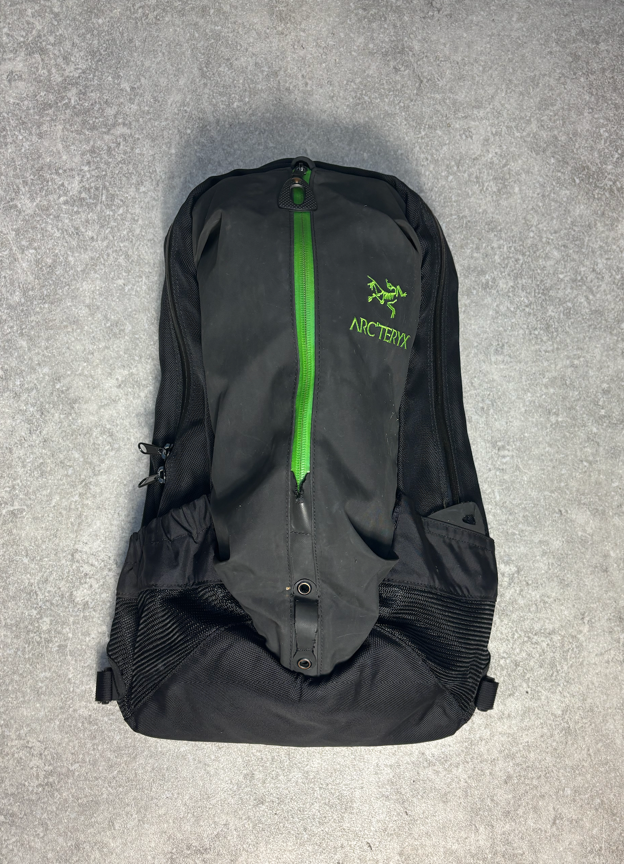 Arc'teryx Arro 22 Black/Khaki Green Backpack