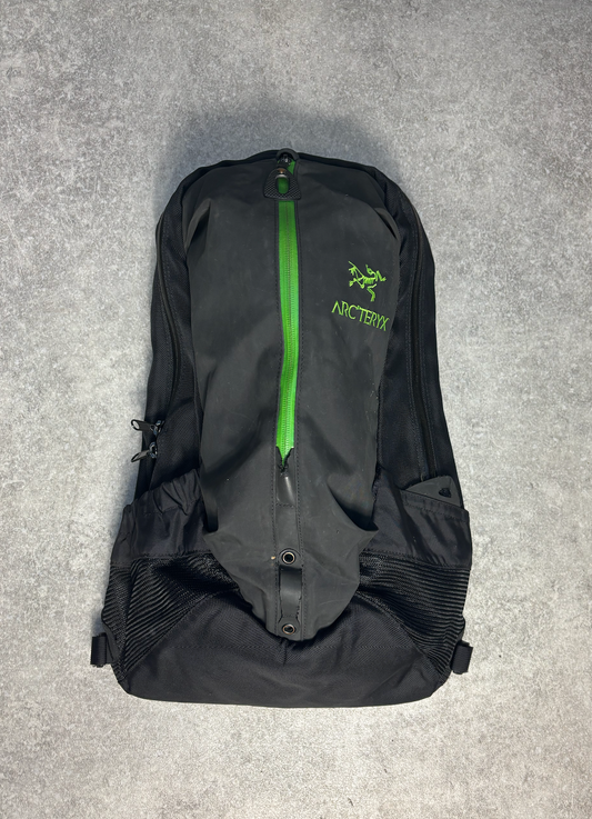 Arc'teryx Arro 22 Black/Khasi Green Backpack