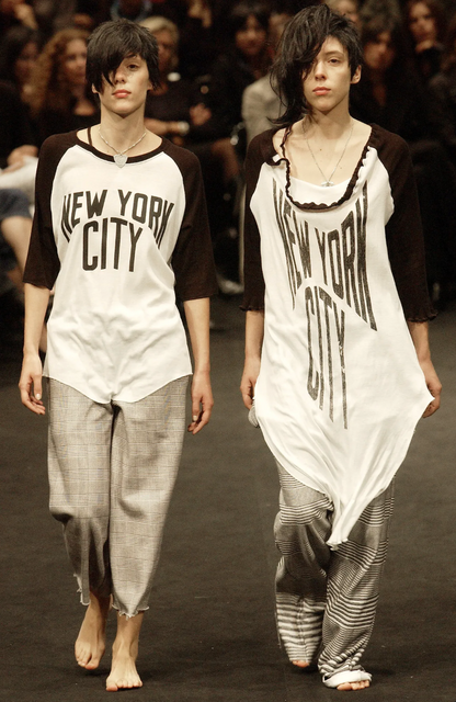 Undercover Slogan Top