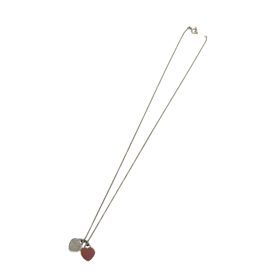 https://cdn.shopify.com/s/files/1/0564/9376/8855/files/Tiffany___Co._Halskette_Zwillingsherzen_rosa_aus_925_Silber_vintage7774.webp?v=1779406370