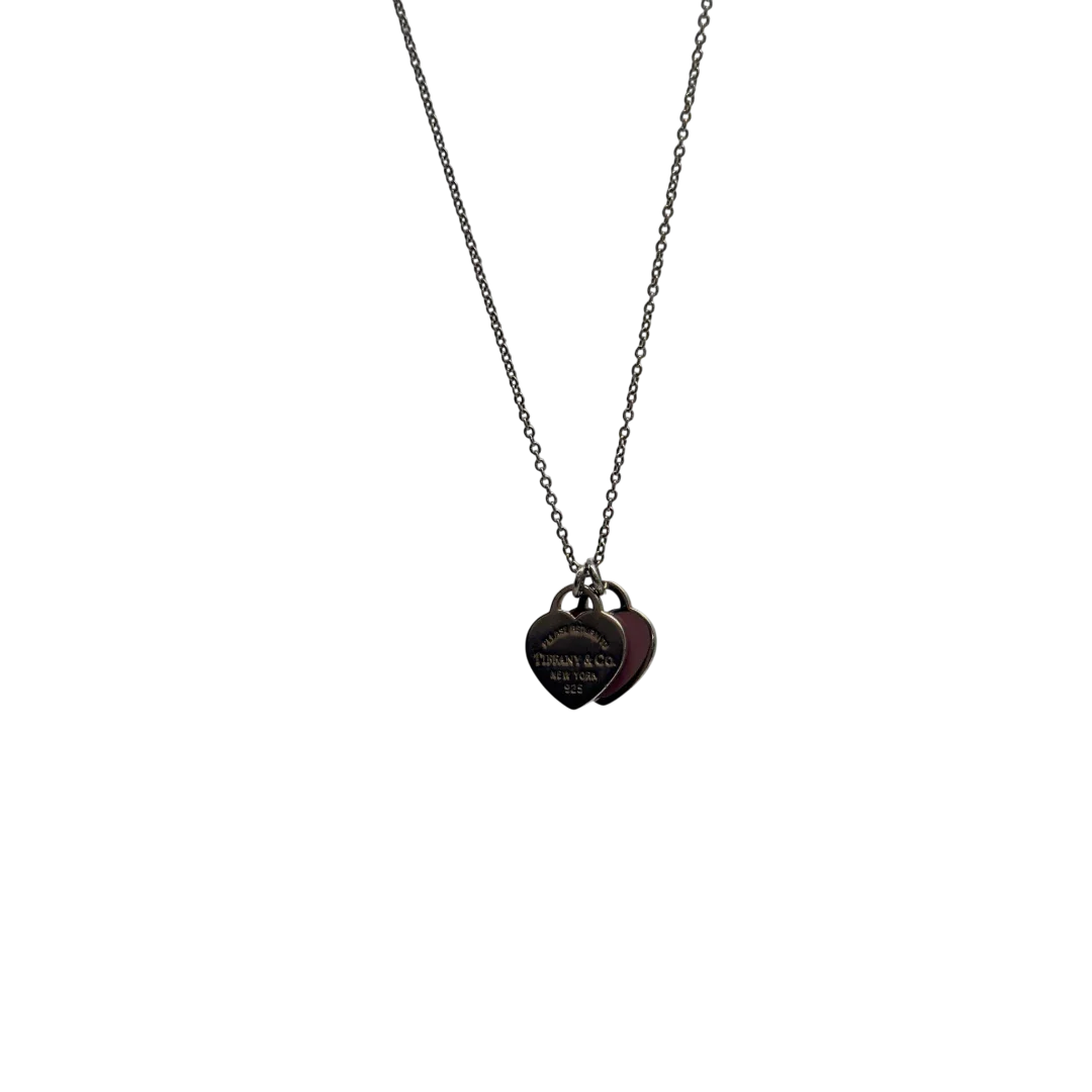 https://cdn.shopify.com/s/files/1/0564/9376/8855/files/Tiffany___Co._Halskette_Zwillingsherzen_rosa_aus_925_Silber_vintage7777.webp?v=1779406370