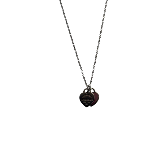 https://cdn.shopify.com/s/files/1/0564/9376/8855/files/Tiffany___Co._Halskette_Zwillingsherzen_rosa_aus_925_Silber_vintage7777.webp?v=1779406370