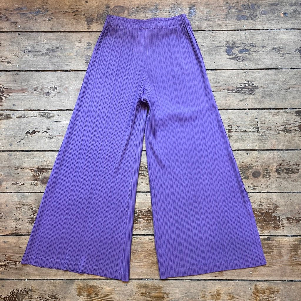 PLEATS PLEASE ISSEY MIYAKE  Purple SHORTS