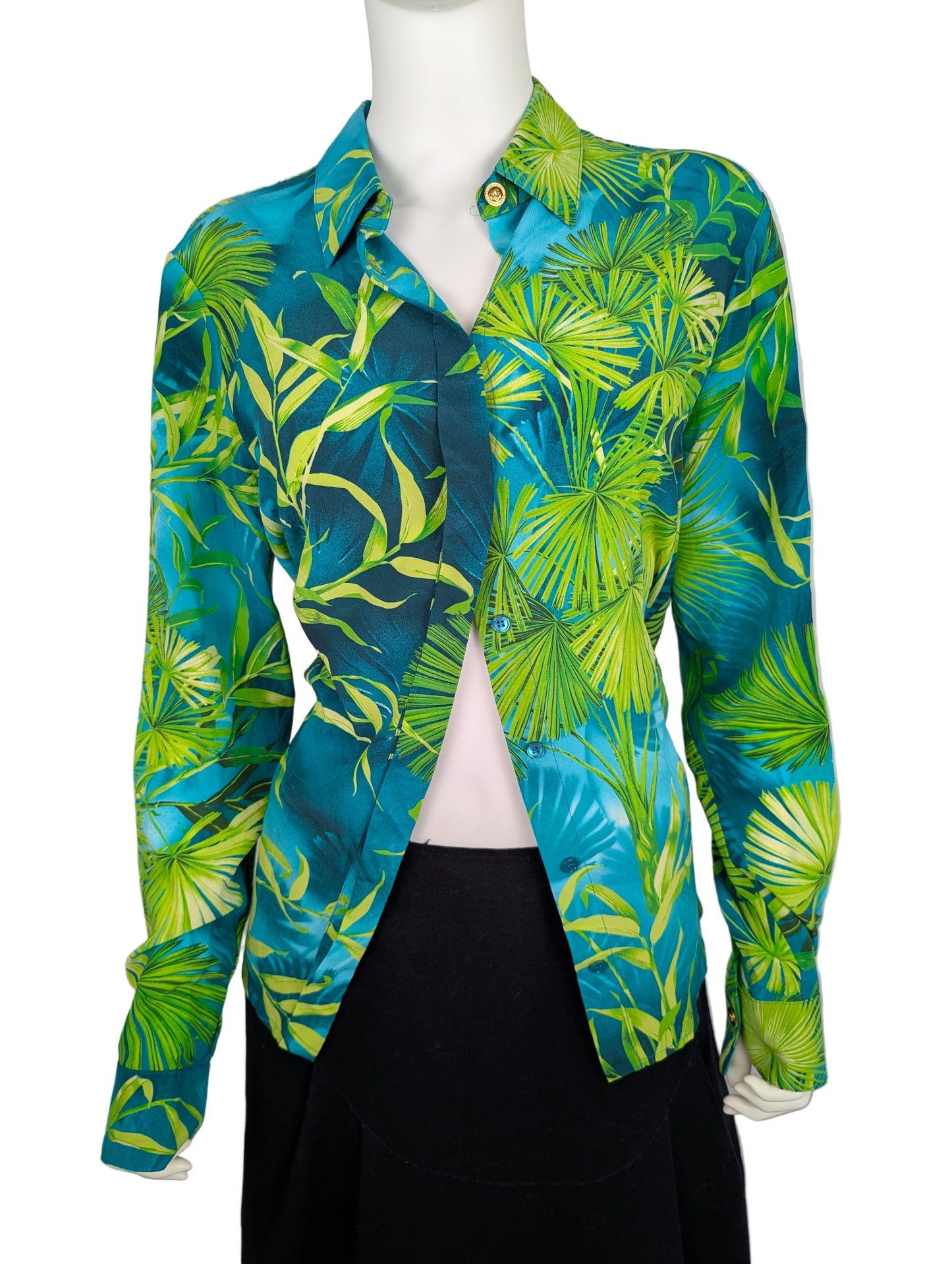 https://cdn.shopify.com/s/files/1/0900/2729/5066/files/Versace_Jungle_Print_Shirt_Mannequin.jpg?v=1769703800