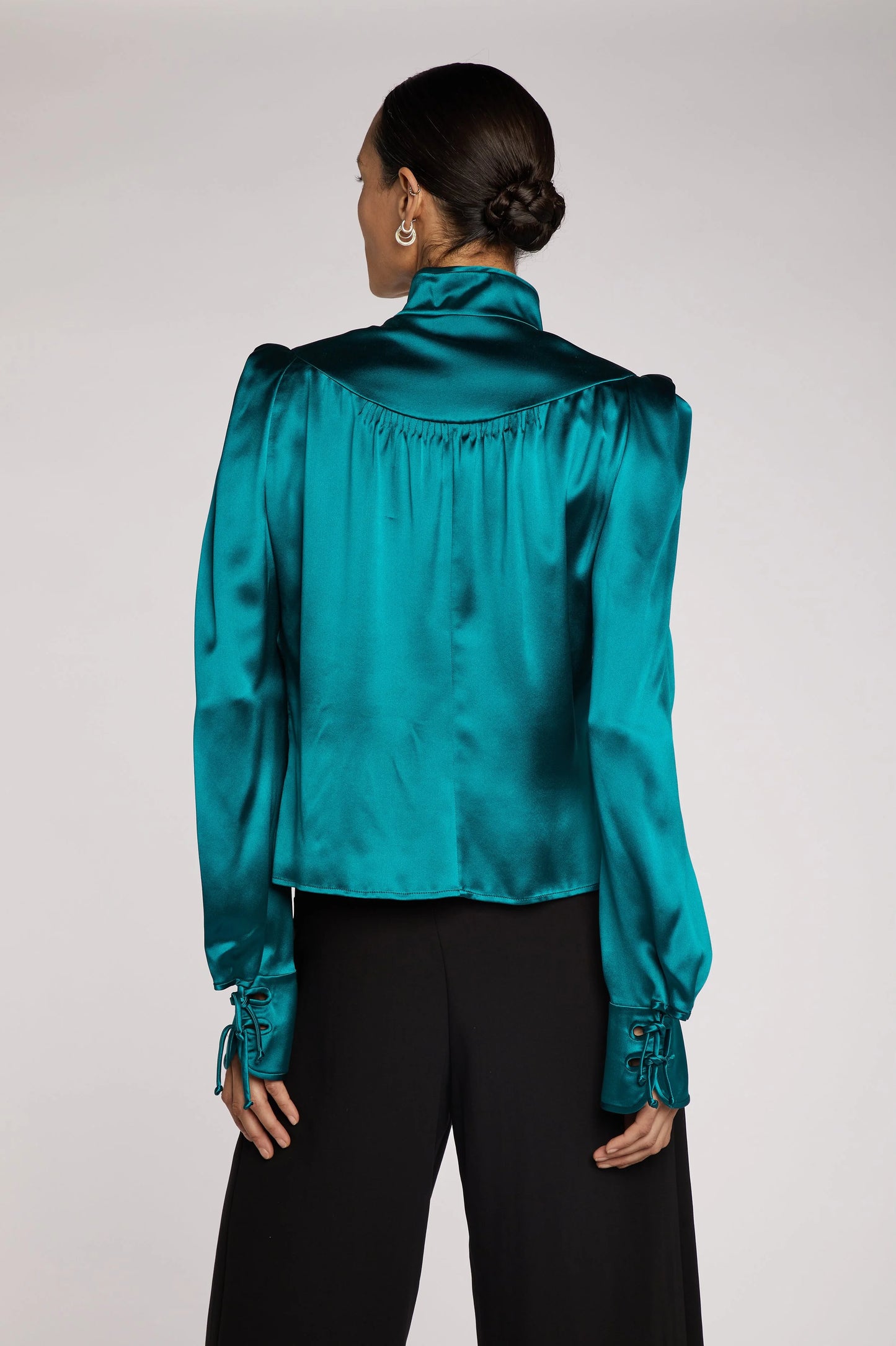 https://images.squarespace-cdn.com/content/v1/647deca2e9dd1d6177bd43cb/1704978819570-ZI6GOSN1Y5FIDKYNHCB5/YSLTEALSHIRT_+11.jpeg