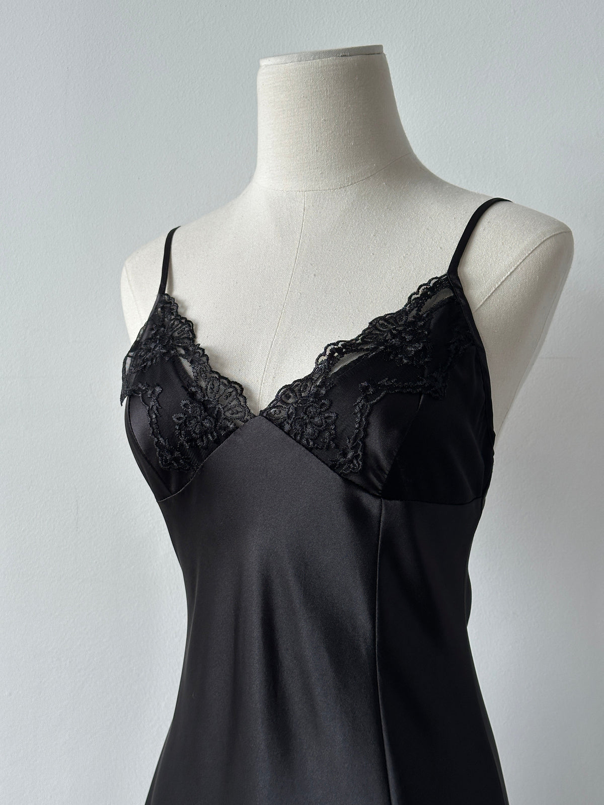 Vintage 2000s Satin Lace Sleevless Mini Slip Fitted Dress - XS