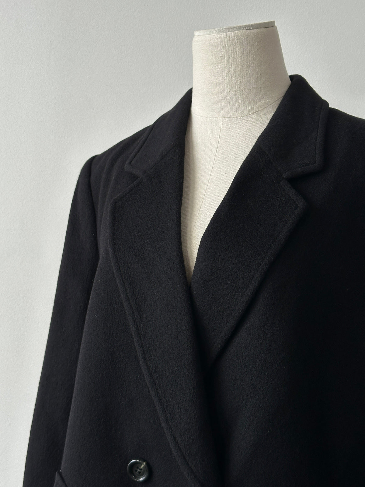 Vintage 1990s pure cashmere double-breasted coat in beige, stylish vintage coat with classic lapels and button details.