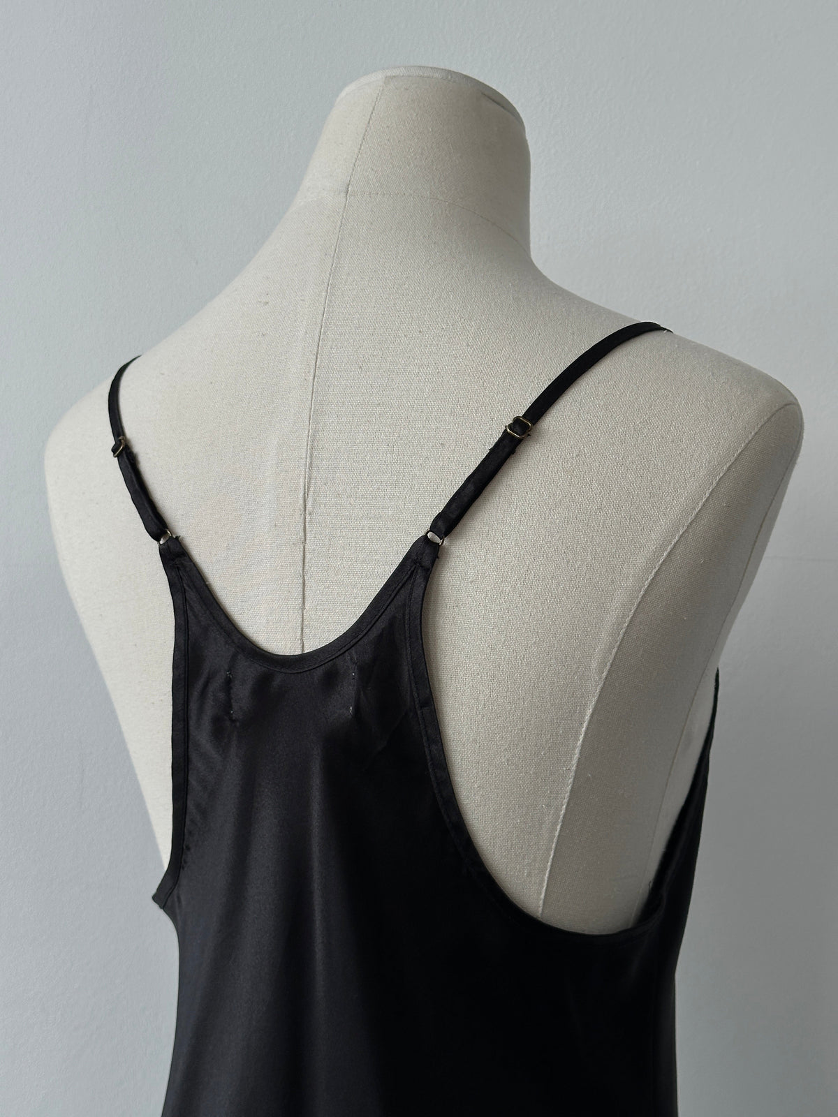 Oscar De La Renta satin lace mini slip dress in size M, featuring a smooth satin fabric and delicate lace detailing.