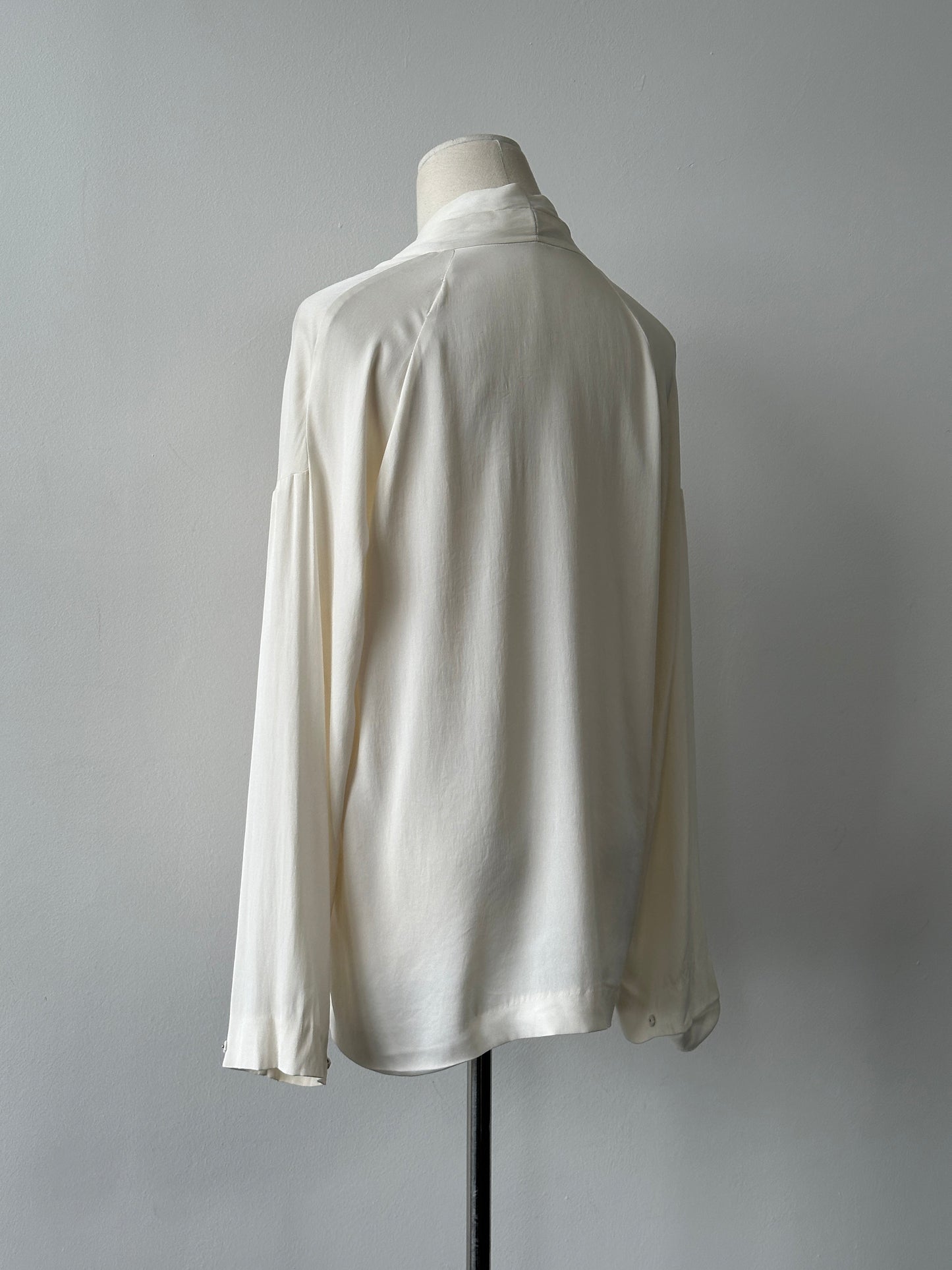 Winser London Pure Silk Minimal V Neck Top - M