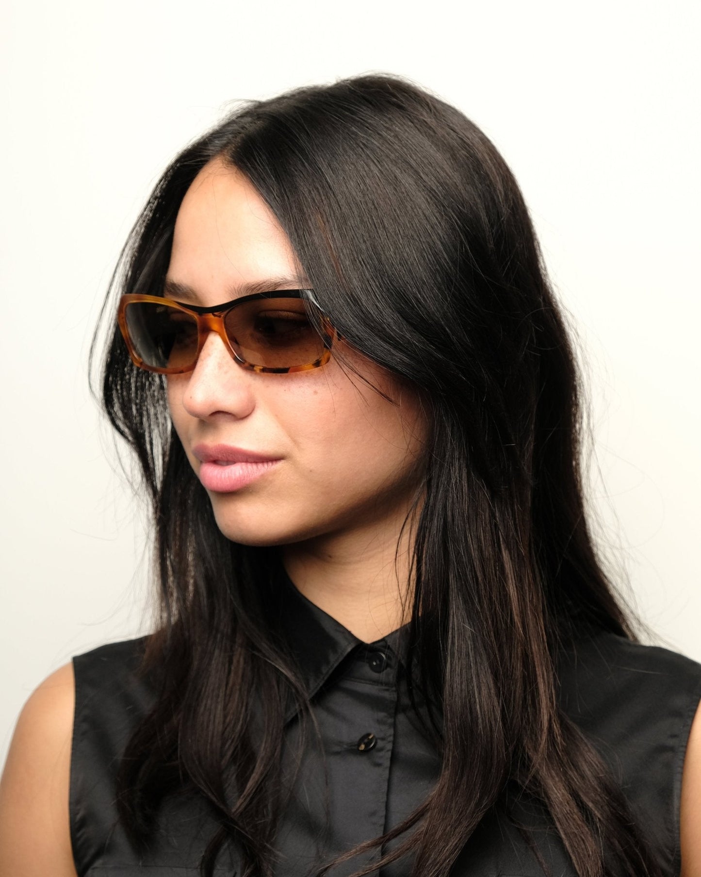 https://cdn.shopify.com/s/files/1/0818/5459/5398/files/alain-mikli-alain-mikli-asymmetrical-sunglasses-vintage-su475-4504080.jpg?v=1778953735