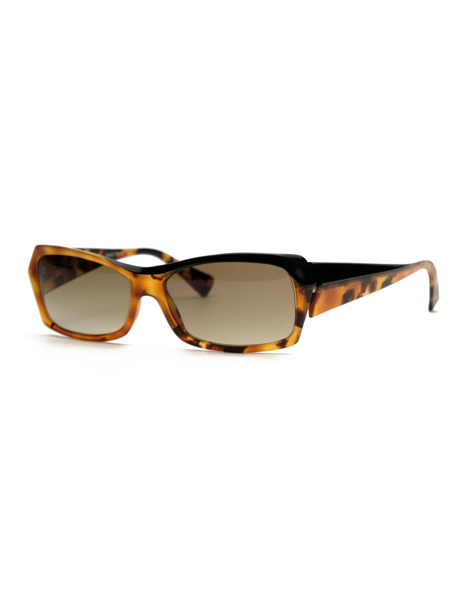 https://cdn.shopify.com/s/files/1/0818/5459/5398/files/alain-mikli-alain-mikli-asymmetrical-sunglasses-vintage-su475-7854161.jpg?v=1778953733