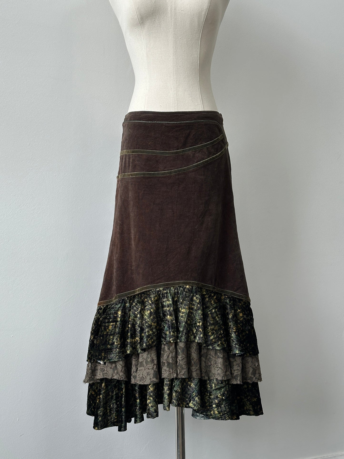 Italian Vintage 1990s Pleated Layered Lace Skirt - W28