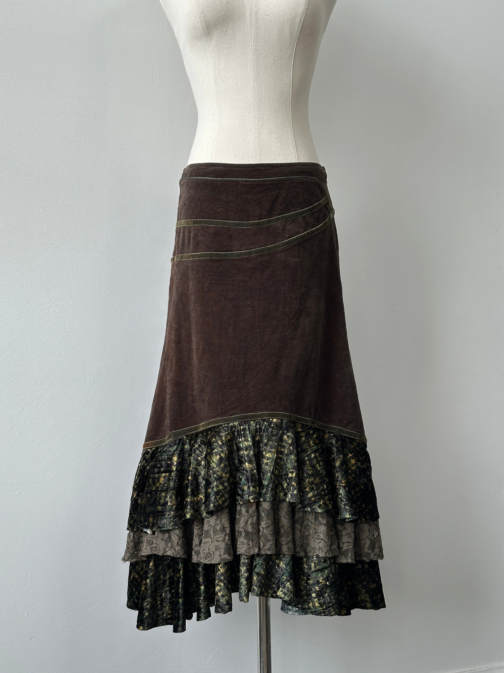 Italian Vintage 1990s Pleated Layered Lace Skirt - W28