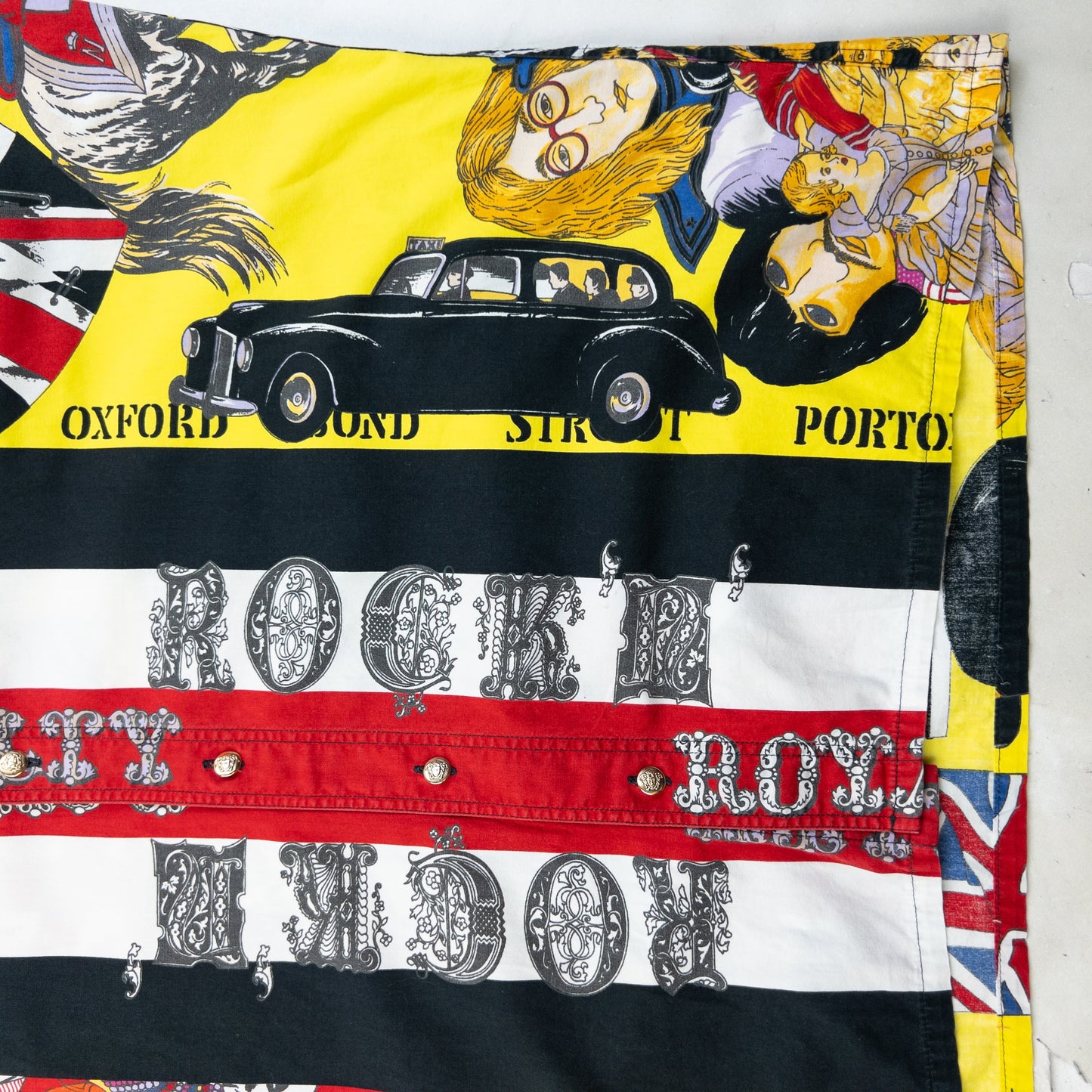Vintage 90s Versace Jeans Couture Rock N Roll Royalty Print Button Up Shirt Size XL | XL, Multicolour