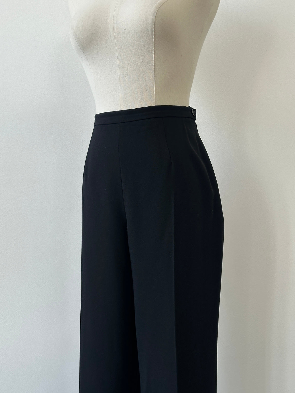 Max Mara 1990s pure wool straight-leg trousers in size W28, showcasing classic tailored design and neutral fabric.