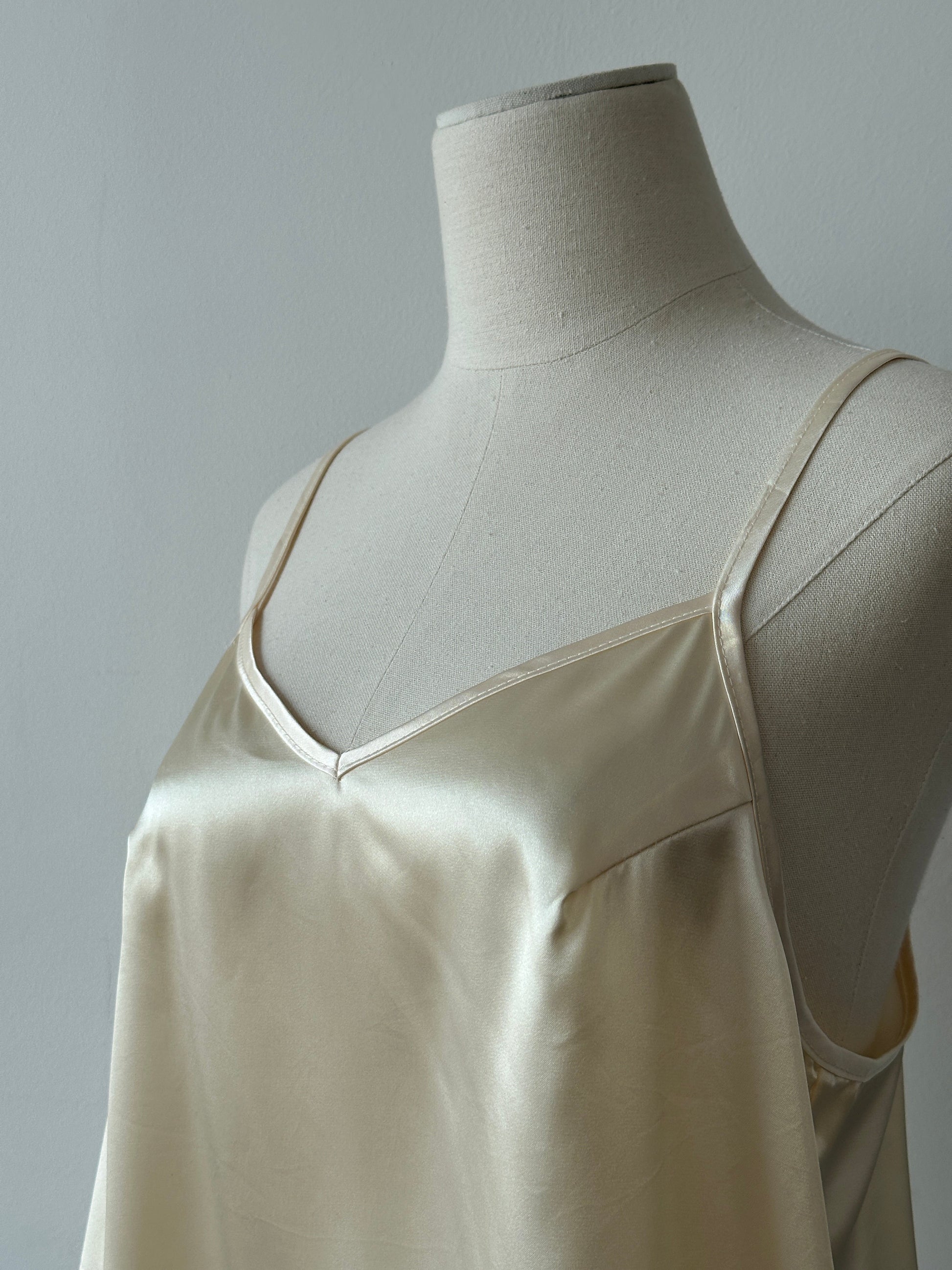 Vintage 2000s Satin V Neck Cami Top - M