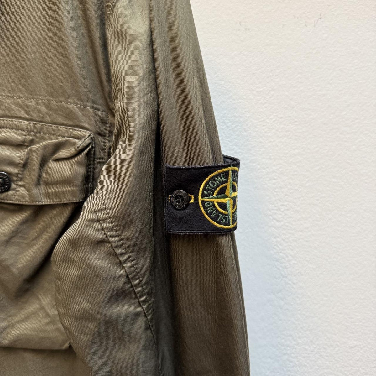 Stone Island Multi-Pocket Military Overshirt – Olive Green (M) | Medium, Multicoloured