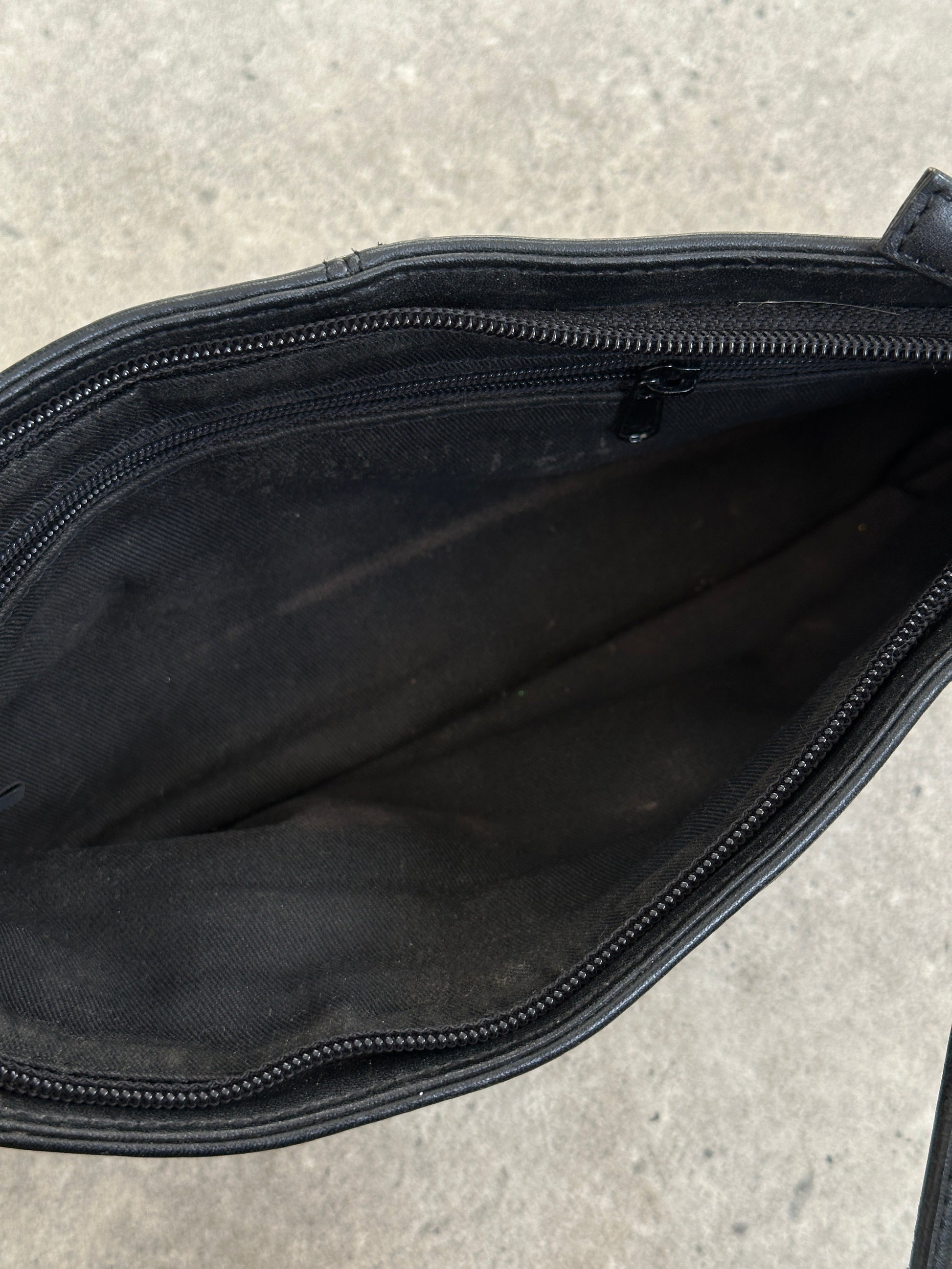 DKNY 2000s Leather Shoulder Bag