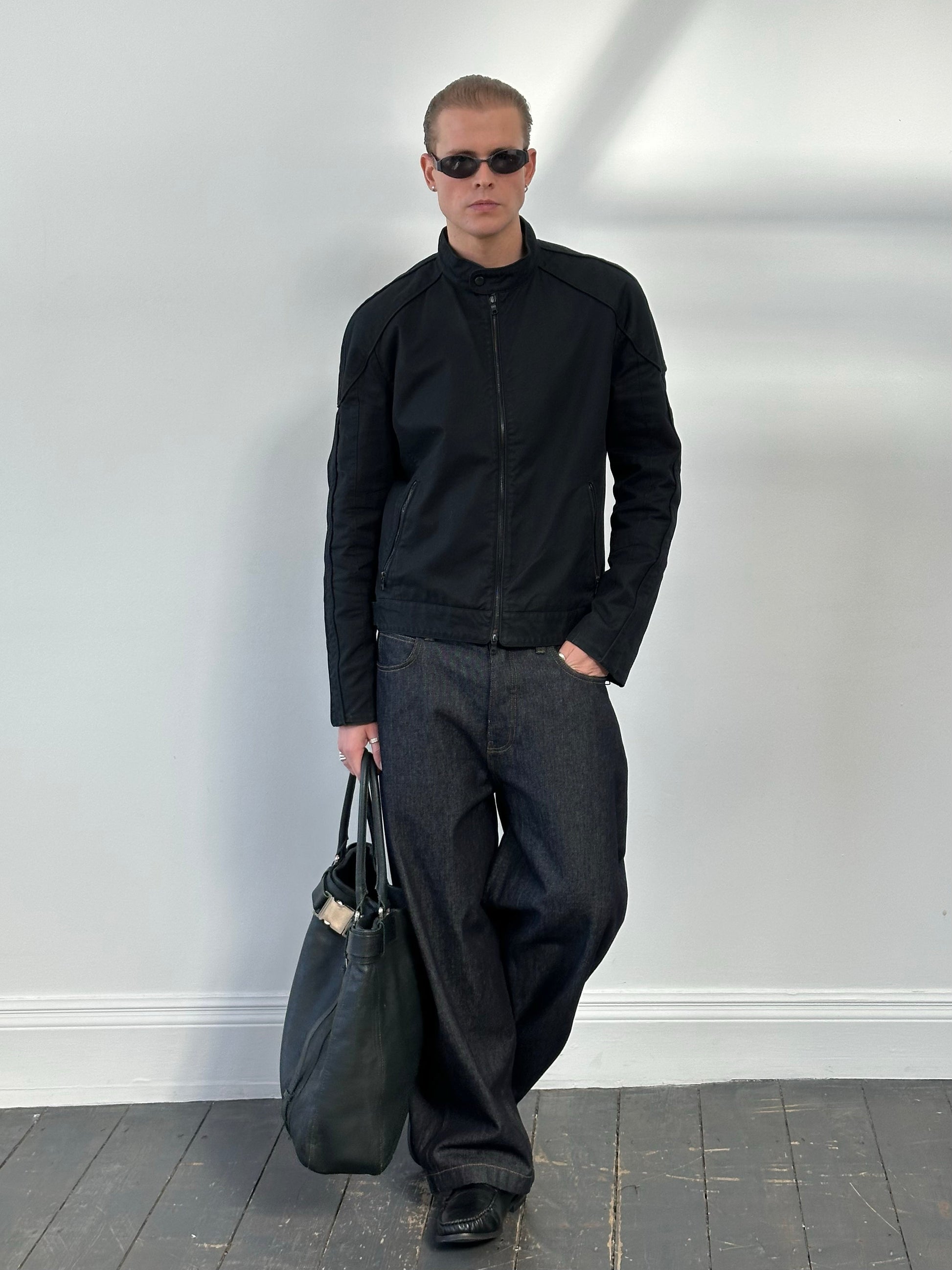Italian vintage leather shoulder bag from the 2000s with a buckle closure, featuring classic style and aged leather details.