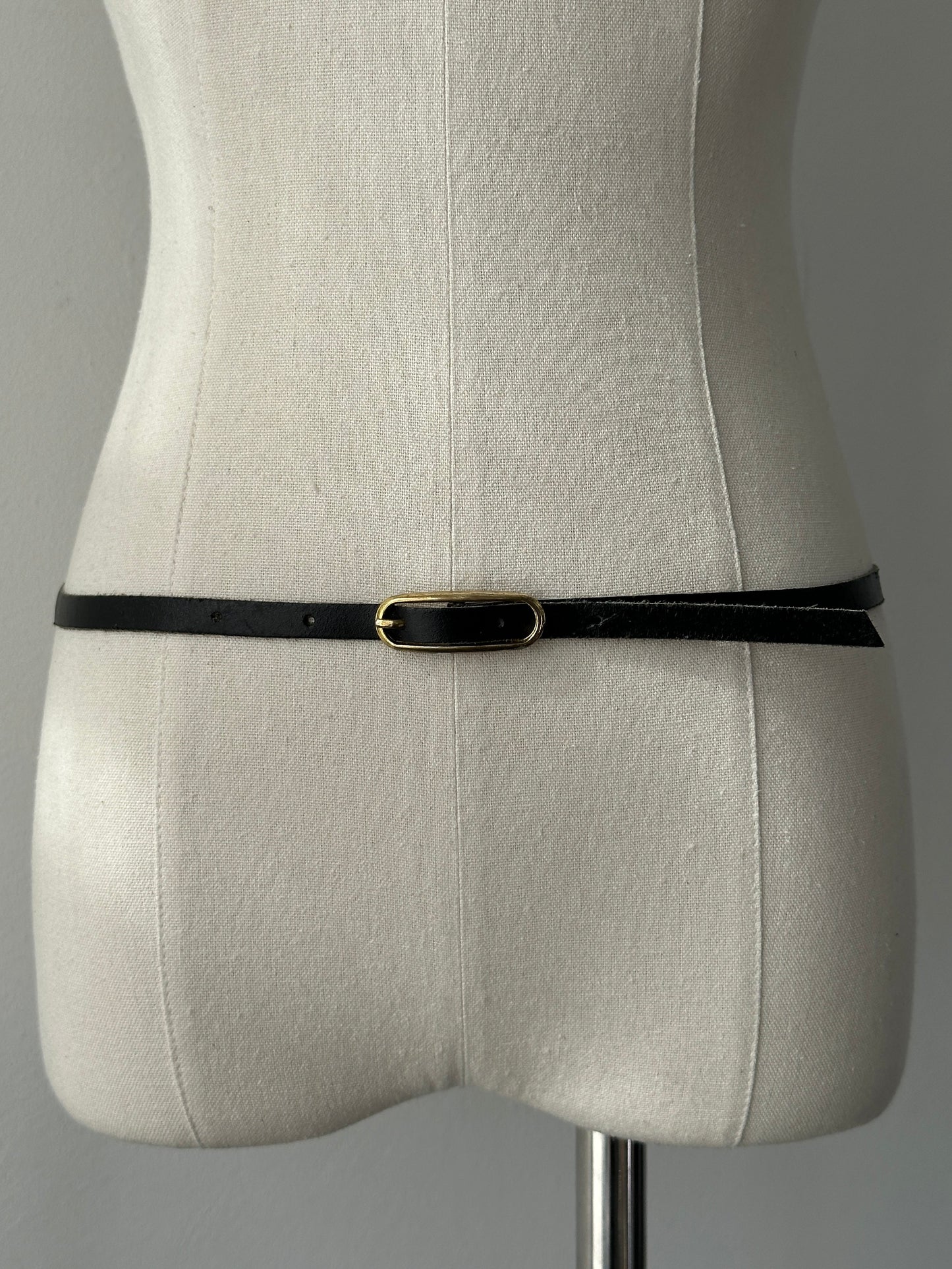 Vintage 1990s Leather Skinny Belt - W27-30