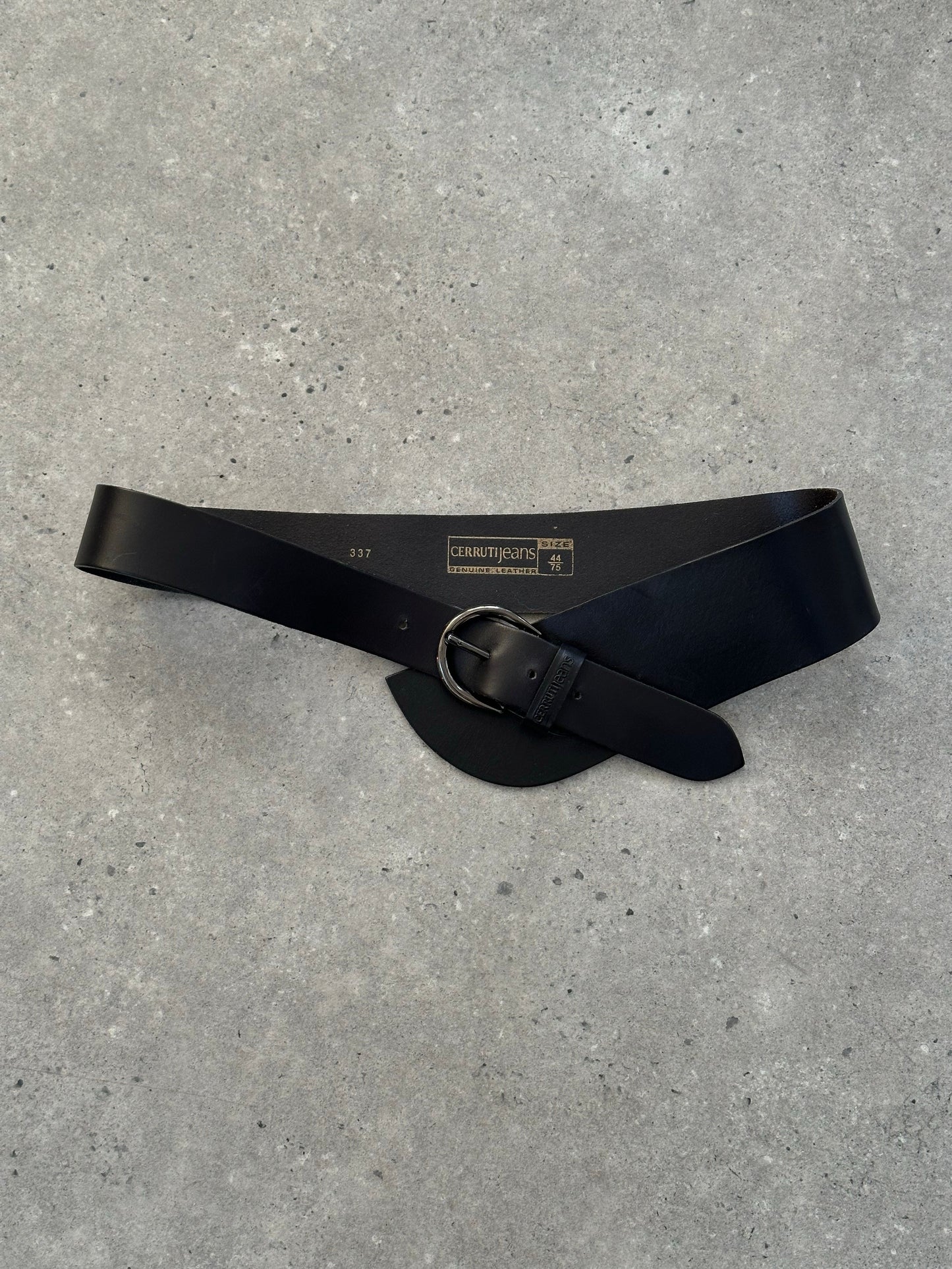Cerruti 1990s chunky leather belt in black with silver buckle, size W32-35, stylish and durable accessory for casual or formal wear.