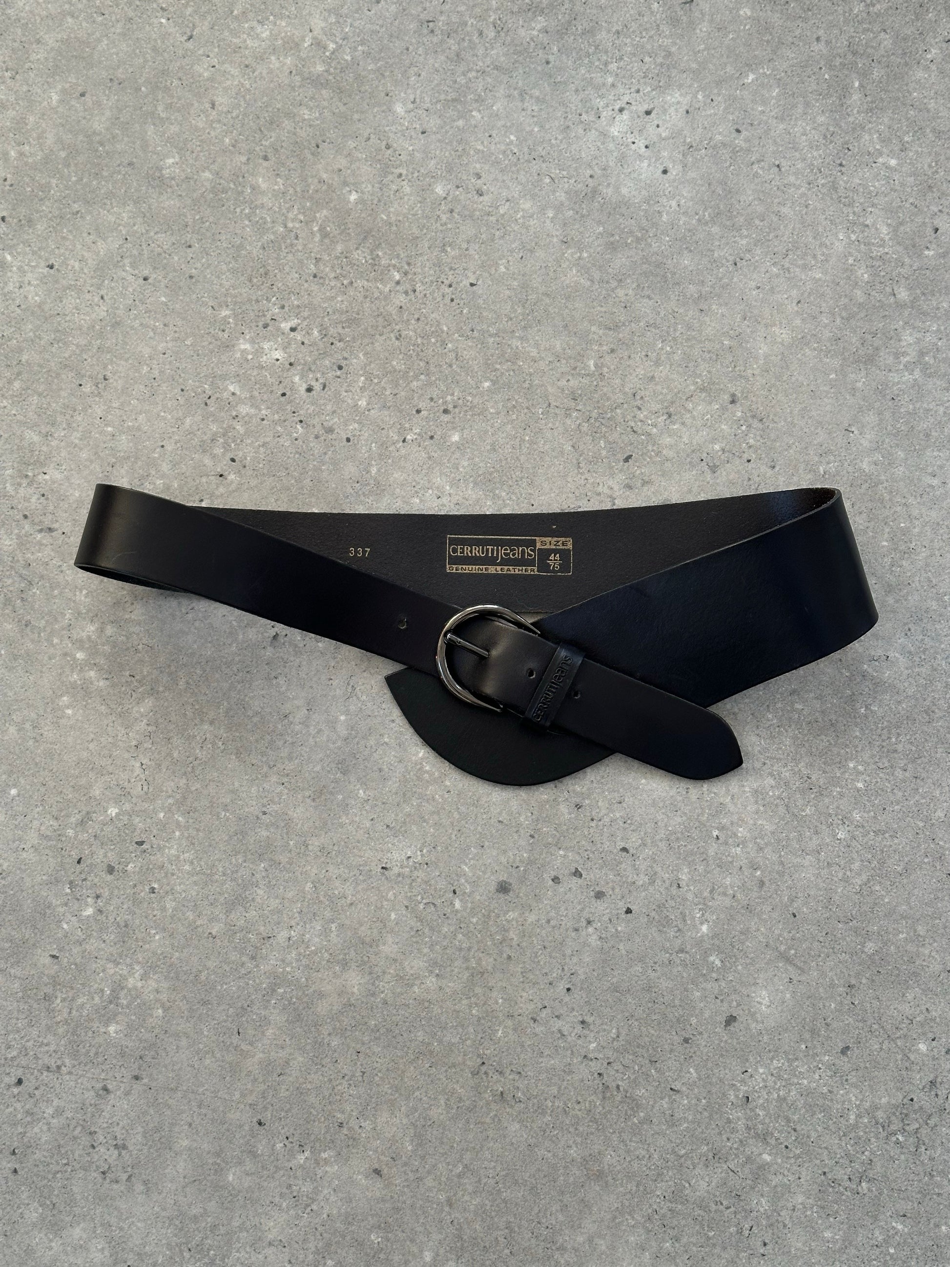 Cerruti 1990s chunky leather belt in black with silver buckle, size W32-35, stylish and durable accessory for casual or formal wear.