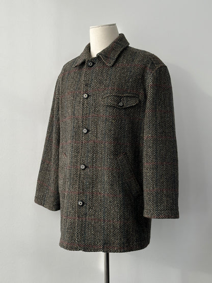 Vintage Italian 1980s pure wool herringbone coat, size L, featuring classic tailored design and timeless herringbone pattern.