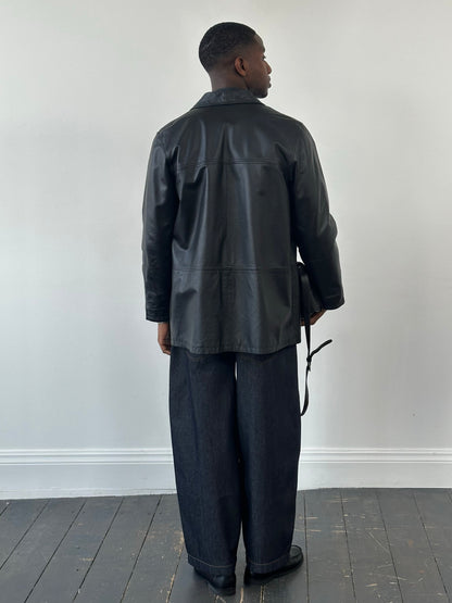 Vintage Italian 1990s single-breasted leather jacket in black, featuring classic design and button closure, size L.