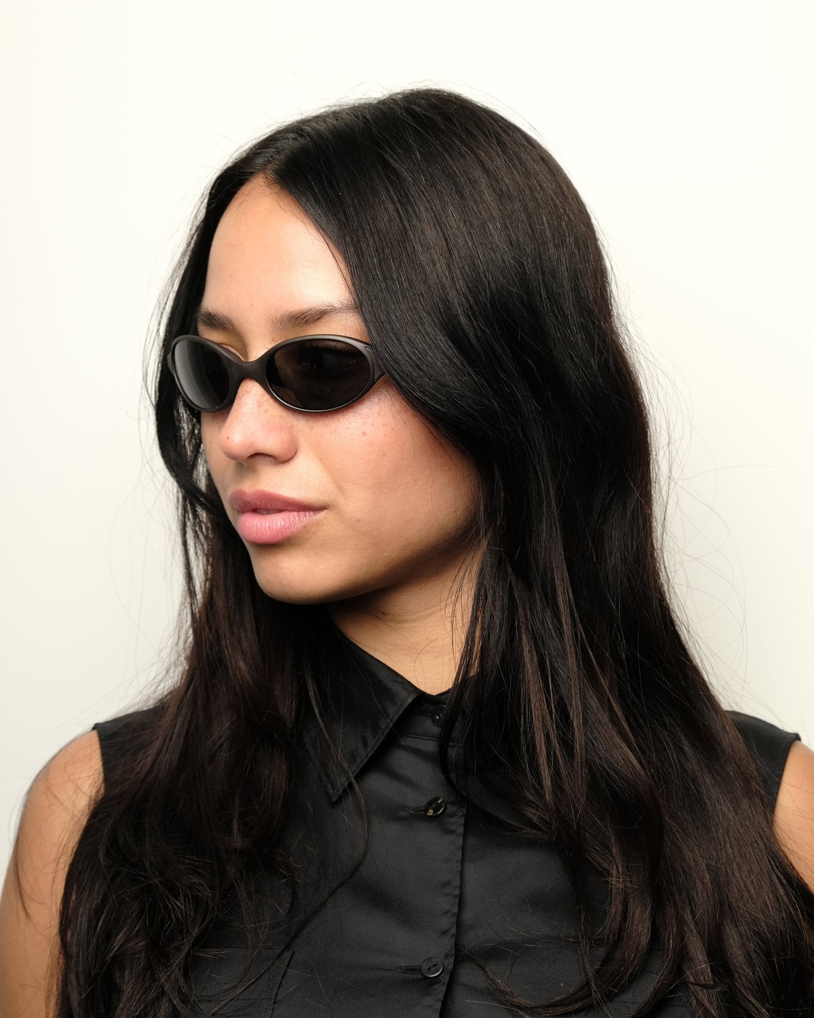 https://cdn.shopify.com/s/files/1/0818/5459/5398/files/calvin-klein-calvin-klein-sunglasses-vintage-su460-6549423.jpg?v=1778953779