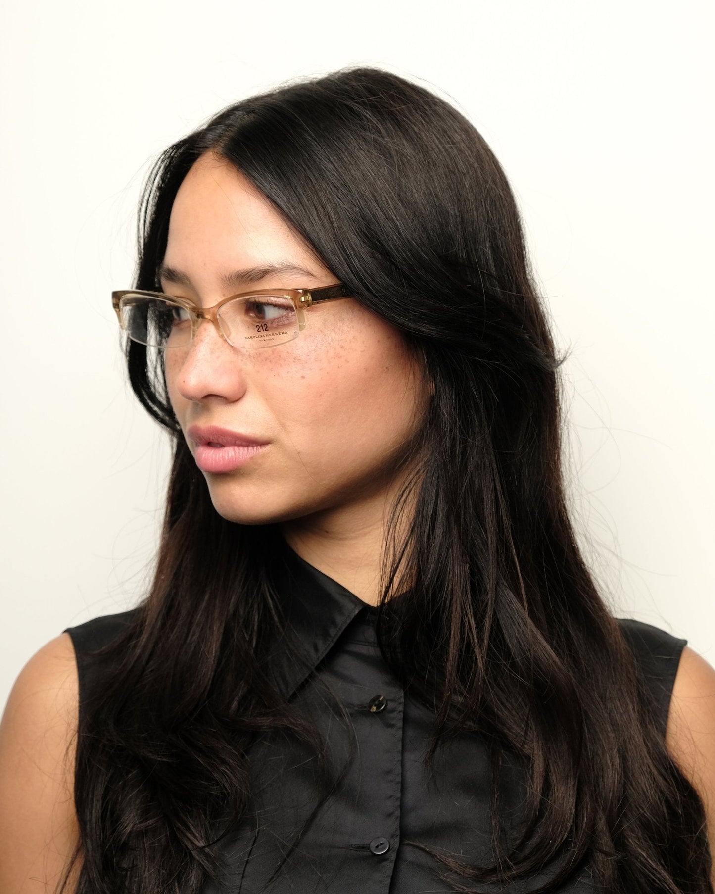 https://cdn.shopify.com/s/files/1/0818/5459/5398/files/carolina-herrera-carolina-herrera-optical-frame-vintage-498-9958771.jpg?v=1778953660