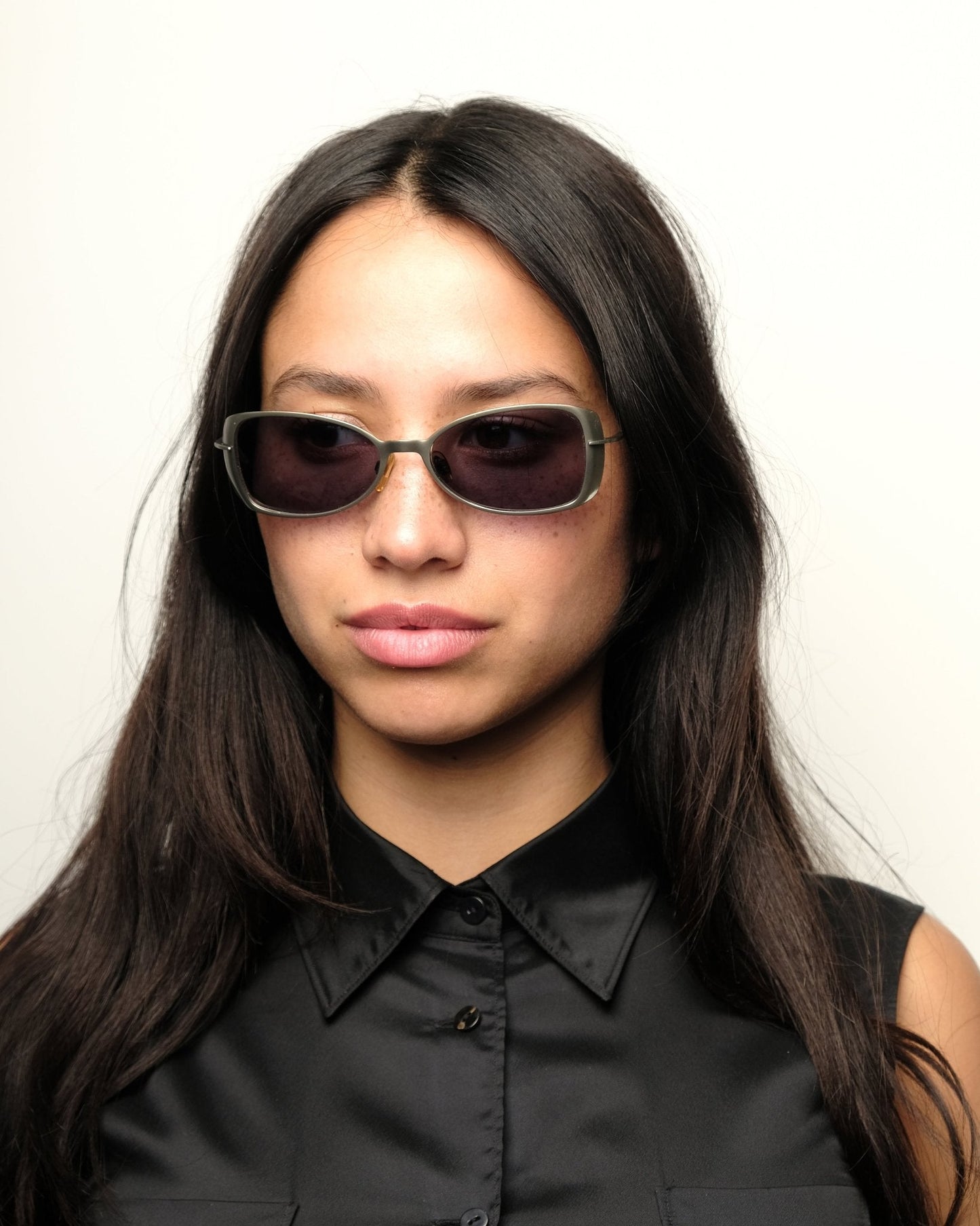 https://cdn.shopify.com/s/files/1/0818/5459/5398/files/carolina-herrera-carolina-herrera-sunglasses-vintage-su491-1320300.jpg?v=1778953722